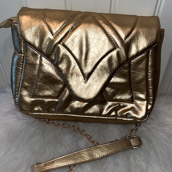 FAUX leather Designer inspired Puffy quilted gold purse - Picture 2 of 10